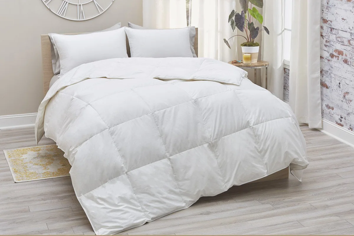PlushBeds White Goose Down Comforter